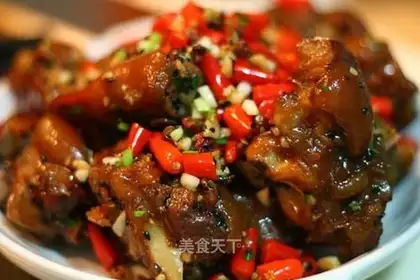 Spicy pork knuckles