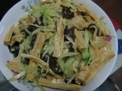 Cucumber mixed with tofu bamboo