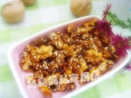 amber walnut kernels