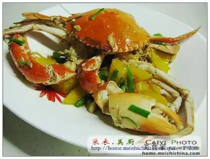 stir-fried green crab with onions and ginger