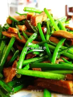 stir-fried dried bean curd with leek moss