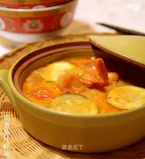 Shrimp soup with creamy tomato sauce