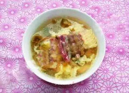 Pork balls with pickled mustard and egg soup