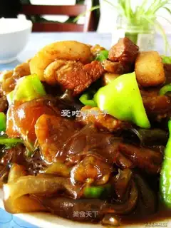 Stewed pork belly with eggplant powder and skin