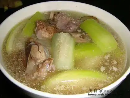 Pork bone gourd soup