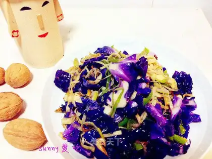 The blue and blue peppers are fried