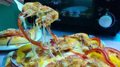 Delicious pizza seafood