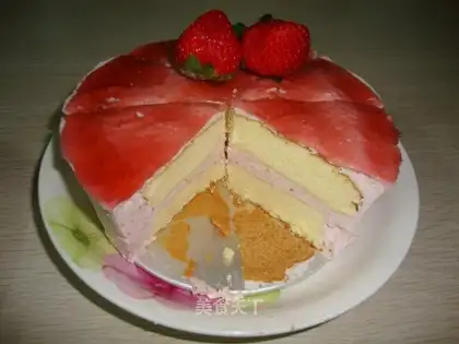 Milk strawberry mousse