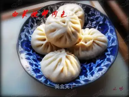 The cabbage with meat buns