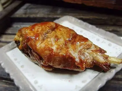 Roasted chicken legs with sauce