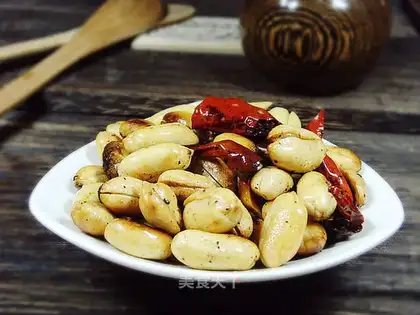 Spicy peanuts