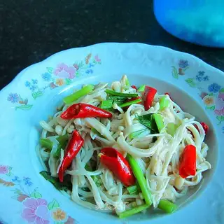 Spicy golden needle mushrooms
