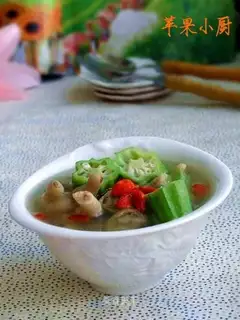 Autumn chicken claw soup
