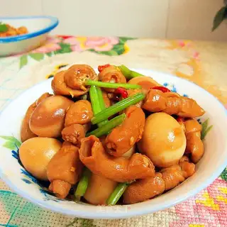 Red sausage knots