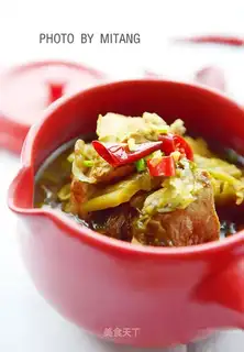 Sour soup and pig bones