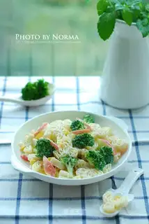 Sour cream reindeer macaroni