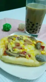 Bacon-peased mushroom pizza