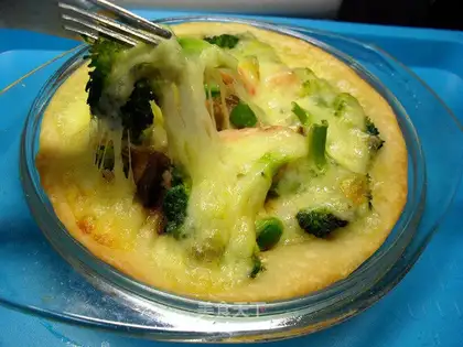 Single-person shrimp veggie pizza