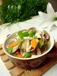 Seafood mushrooms and toad soup