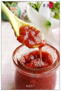 Homemade strawberry sauce