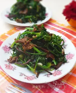 Tea mushroom spinach