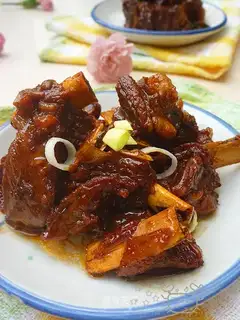 Red lamb chops