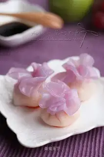 A flowery crystal shrimp bag