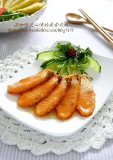 A salmon with lemon