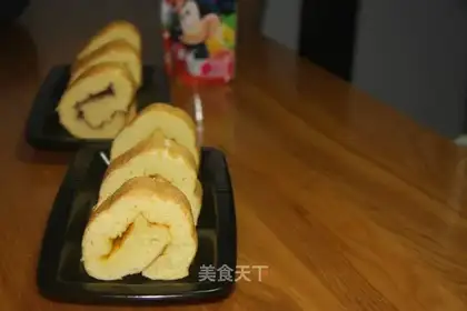 Blueberry cake roll
