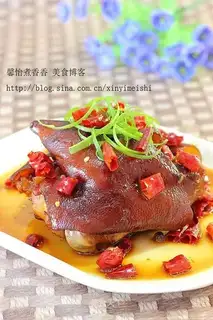 Spicy pig hoof