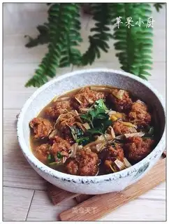 Red pork meatballs