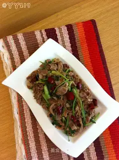 The fragrance is fried with lamb