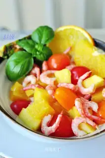 Arctic shrimp fruit salad