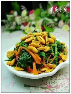 Spicy peanut spinach