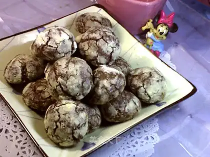 Chocolate cracker cookies