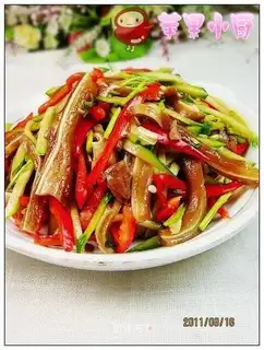 ♪ And cold pig ears ♪
