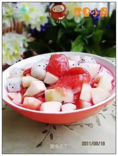 Plum juice with berries