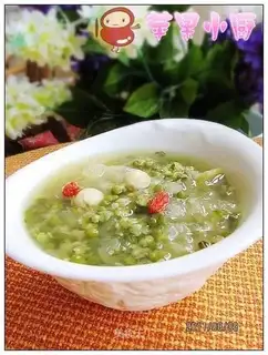 Silver ear green bean soup