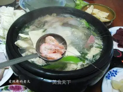 The pot of soup on the original juice