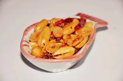 Spicy peanuts