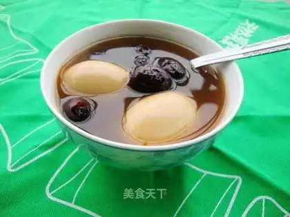 It's an egg made from yellow thongs