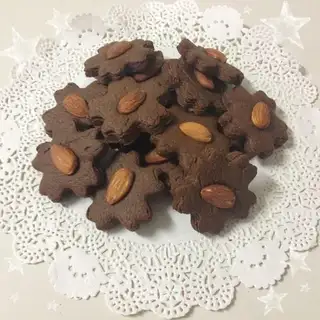 Chocolate almond cookies