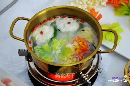 Fish and sheep with little hot pots