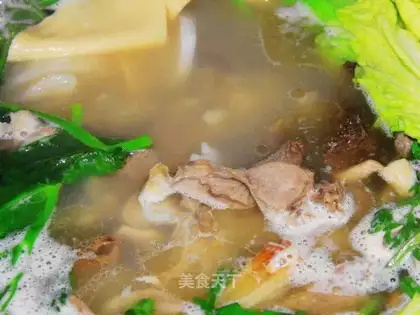 The lamb soup pan