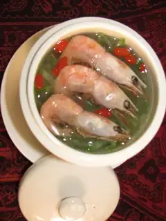Arctic shrimp radish soup
