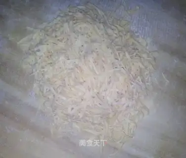 Egghands with noodles