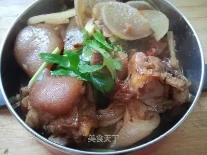 Garlic fragrance burns pigs' feet