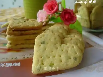 Sesame onions, heart cookies