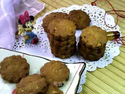 Red sugar walnut cookies