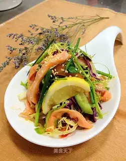 Spicy salmon salad